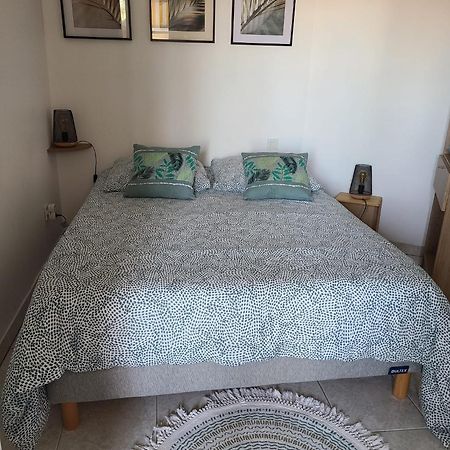 T2 Climatise A 5 Minutes A Pied De La Plage Avec Parking, Piscine Et Wifi Fréjus Exteriör bild