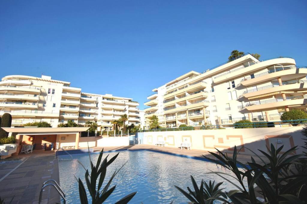 T2 Climatise A 5 Minutes A Pied De La Plage Avec Parking, Piscine Et Wifi Fréjus Exteriör bild