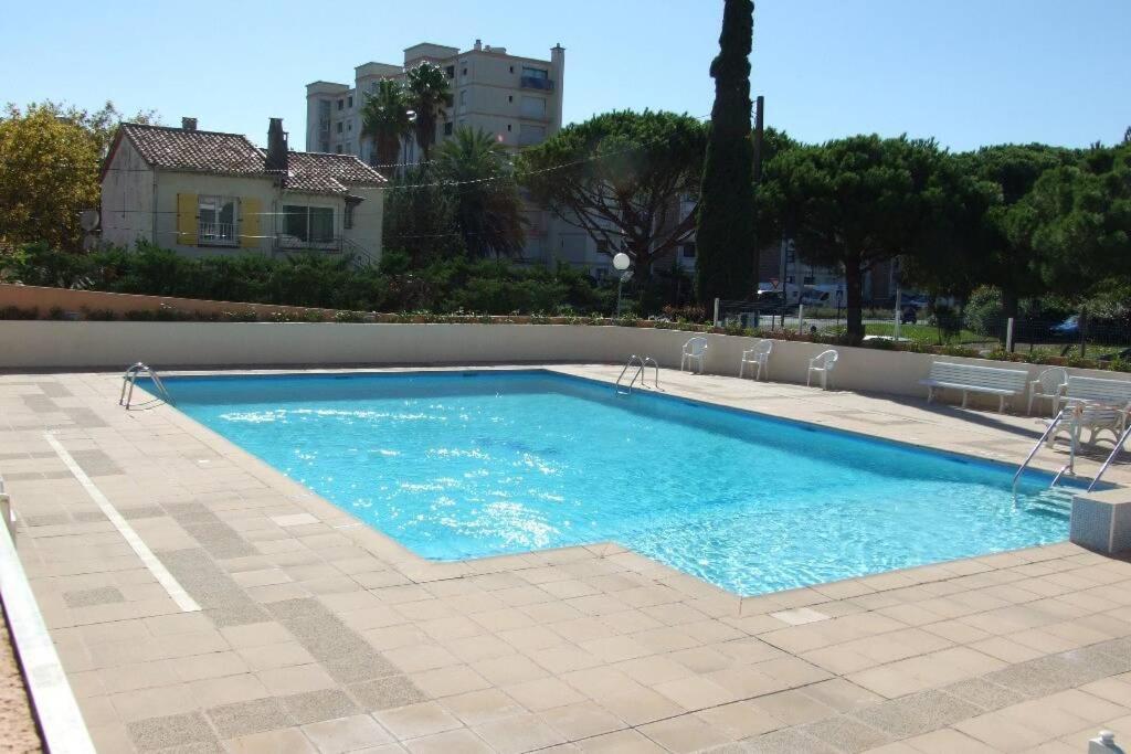T2 Climatise A 5 Minutes A Pied De La Plage Avec Parking, Piscine Et Wifi Fréjus Exteriör bild