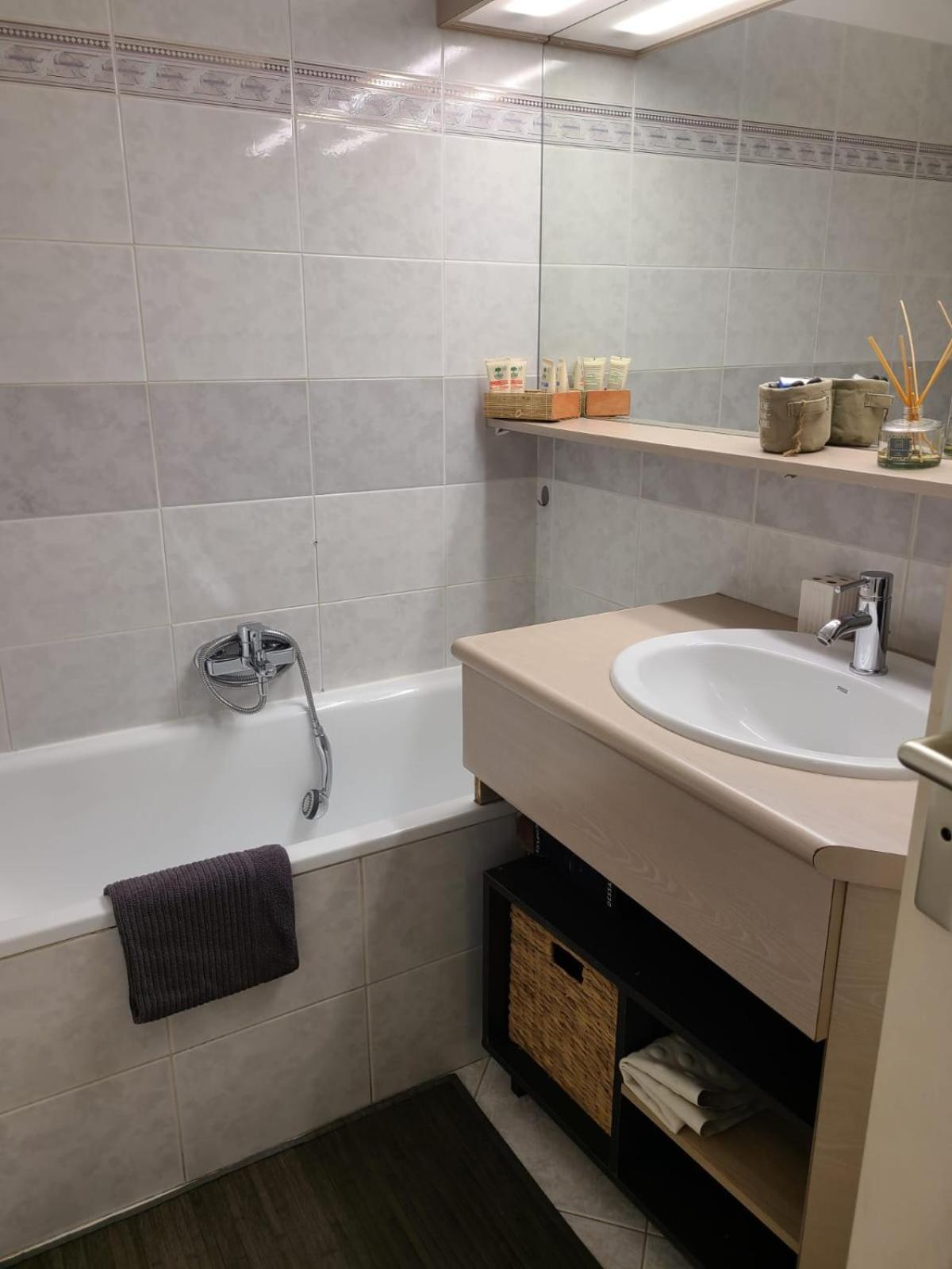 T2 Climatise A 5 Minutes A Pied De La Plage Avec Parking, Piscine Et Wifi Fréjus Exteriör bild